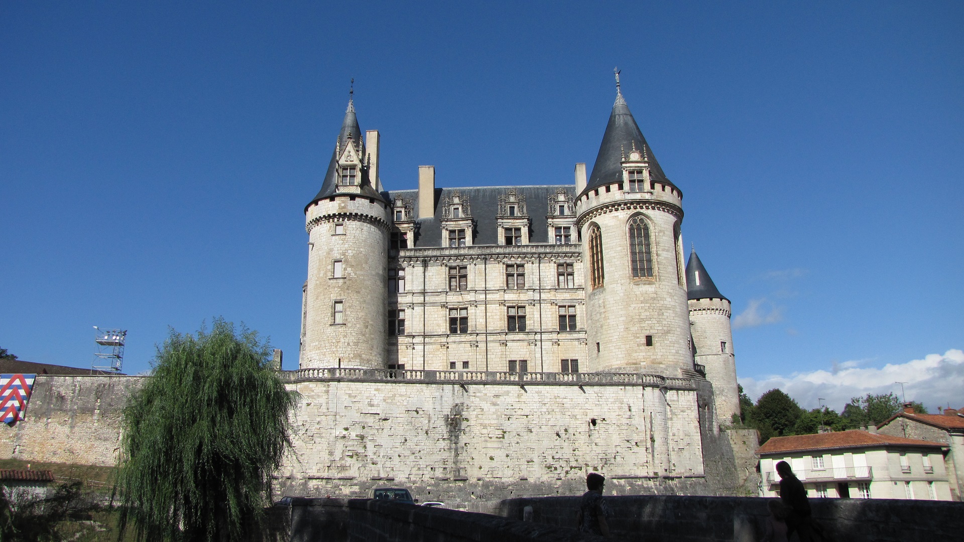 gite Madiot Charente à louer: le chateau de la rochefoucauld